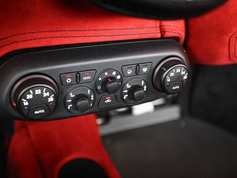 Used 2015 Ferrari 458 Speciale A RWD image 39