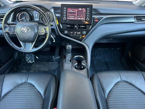 Used 2021 Toyota Camry SE FWD image 3