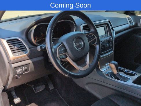 Used 2017 Jeep Grand Cherokee Laredo w/ Quick Order Package 23E AWD/4WD image 2