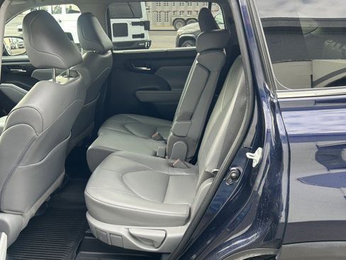 Used 2022 Toyota Highlander XLE image 15