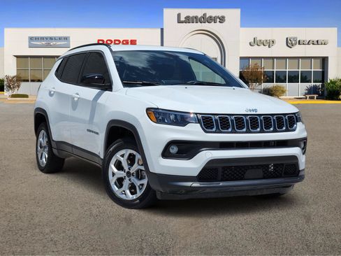 Used 2025 Jeep Compass Latitude AWD/4WD image 1