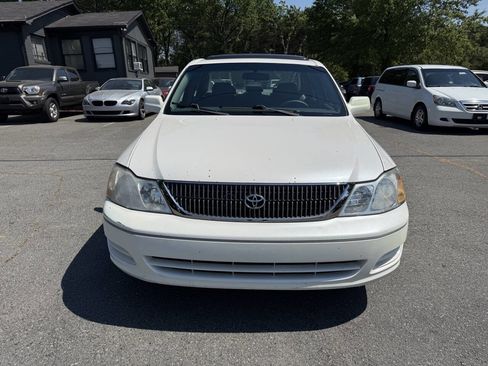 Used 2000 Toyota Avalon XL image 3