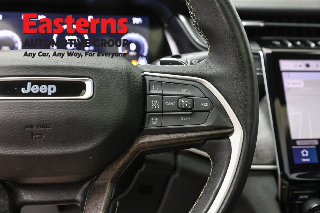 Used 2023 Jeep Grand Cherokee Limited AWD/4WD image 17