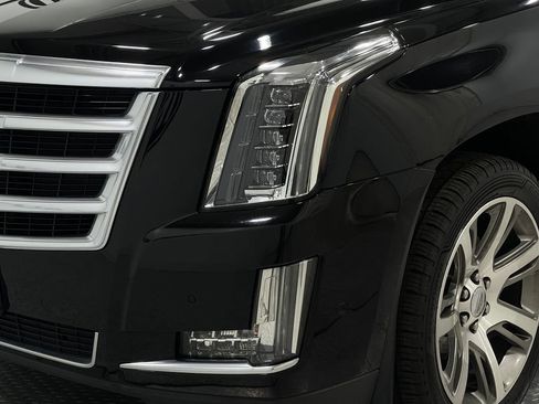 Used 2019 Cadillac Escalade Luxury image 37