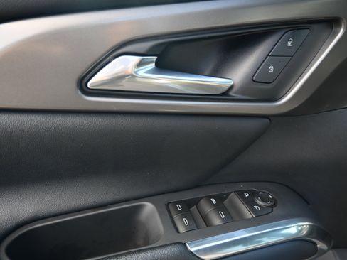 Used 2024 Chevrolet Traverse LT image 16