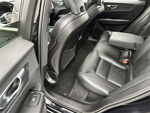 Certified 2023 Volvo XC60 B5 Plus w/ Climate Package image 23