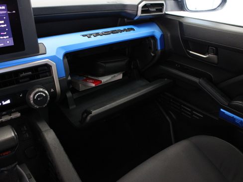 Used 2025 Toyota Tacoma TRD Off-Road AWD/4WD image 23