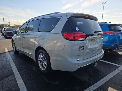 Used 2019 Chrysler Pacifica Touring-L Plus image 8