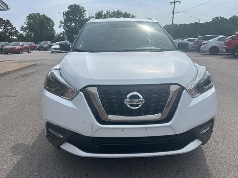 Used 2019 Nissan Kicks SR w/ SR Premium Package FWD image 2