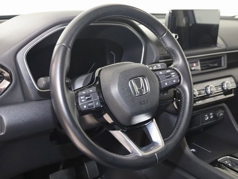 Used 2023 Honda Pilot Touring image 6