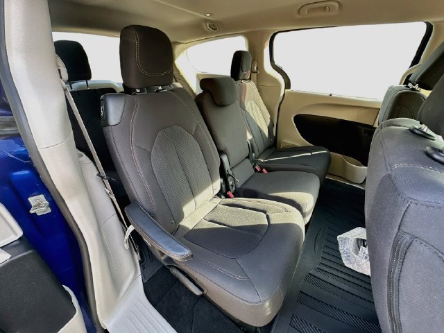 Used 2019 Chrysler Pacifica Touring Plus w/ Tire & Wheel Group FWD image 28