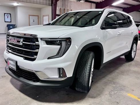 Used 2024 GMC Acadia Elevation image 7