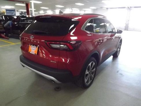 Certified 2023 Ford Escape Platinum AWD/4WD image 5