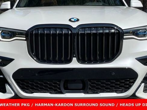 Used 2022 BMW X7 M50i image 3