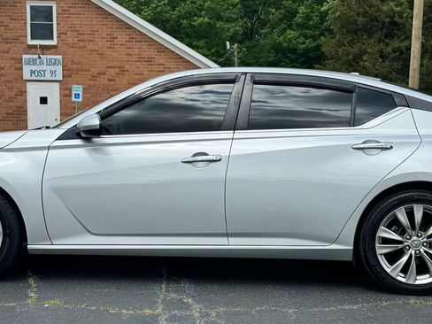 Used 2019 Nissan Altima 2.5 S FWD image 4