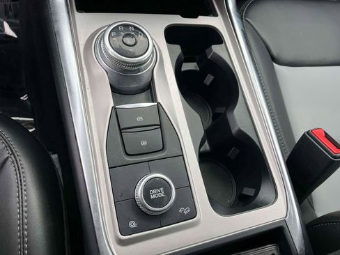 Used 2022 Ford Explorer XLT w/ Equipment Group 202A AWD/4WD image 22