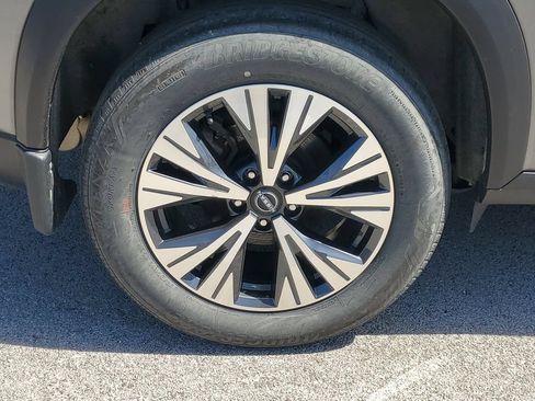 Used 2023 Nissan Rogue SV AWD/4WD image 5