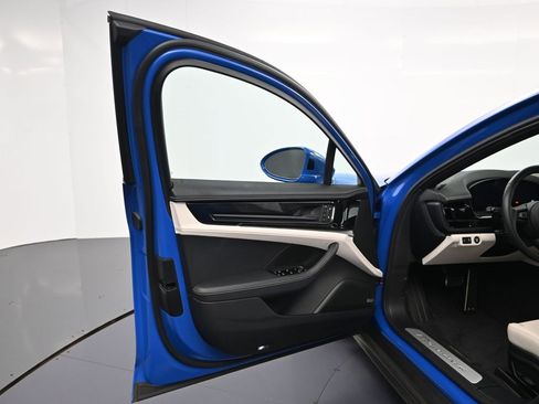 Used 2024 Porsche Panamera 4 image 15