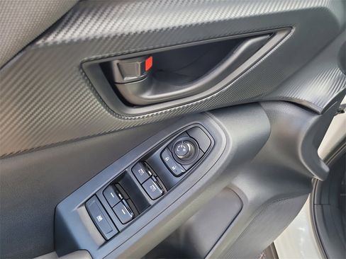 Used 2025 Subaru Crosstrek 2.0i Premium image 15