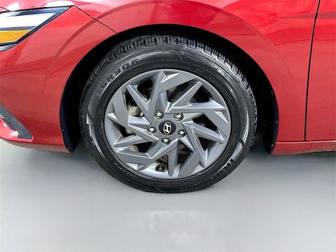 Used 2024 Hyundai Elantra SEL image 8