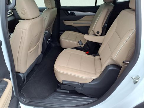 Used 2026 Buick Enclave Preferred AWD/4WD image 21