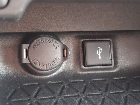 Used 2022 Toyota RAV4 XLE AWD/4WD image 23