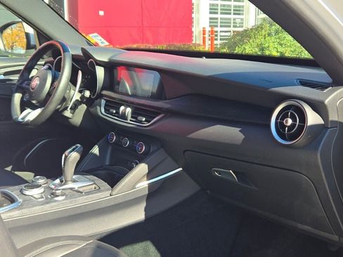 Used 2022 Alfa Romeo Stelvio Sprint image 7