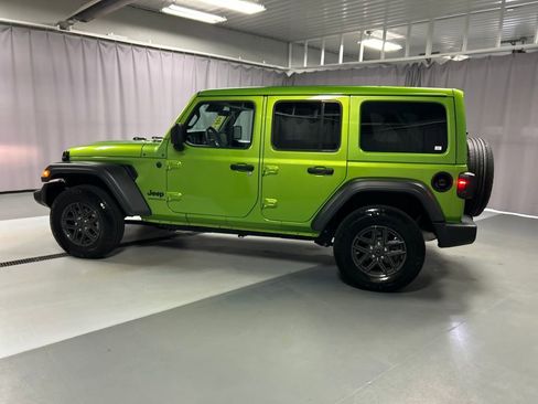 Used 2025 Jeep Wrangler Unlimited Sport AWD/4WD image 4