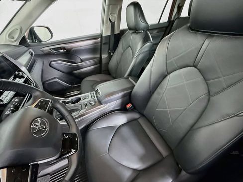 Used 2022 Toyota Highlander Platinum AWD/4WD image 5
