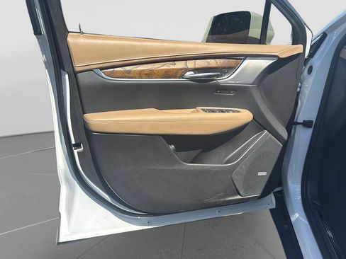 Used 2022 Cadillac XT5 Premium Luxury w/ Platinum Package FWD image 11