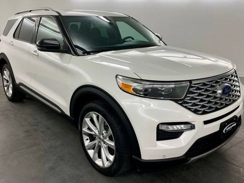 Used 2022 Ford Explorer Platinum w/ Technology Package AWD/4WD image 3