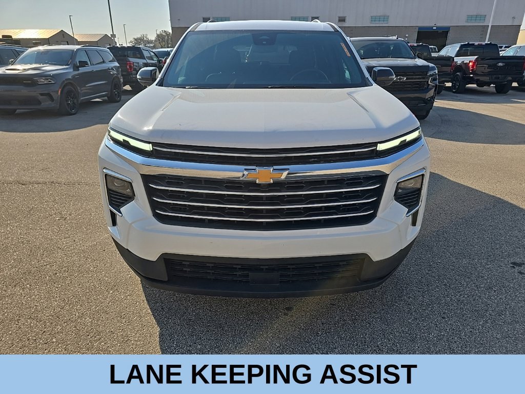 Used 2026 Chevrolet Traverse LT AWD/4WD image 2