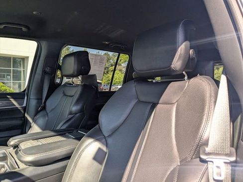 Used 2022 Jeep Wagoneer Series III w/ Rear Seat Video Group 1 AWD/4WD image 14