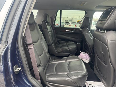 Used 2017 Cadillac Escalade Luxury image 18