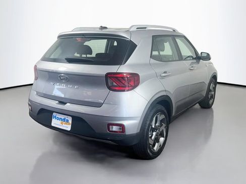 Used 2025 Hyundai Venue SEL FWD image 20