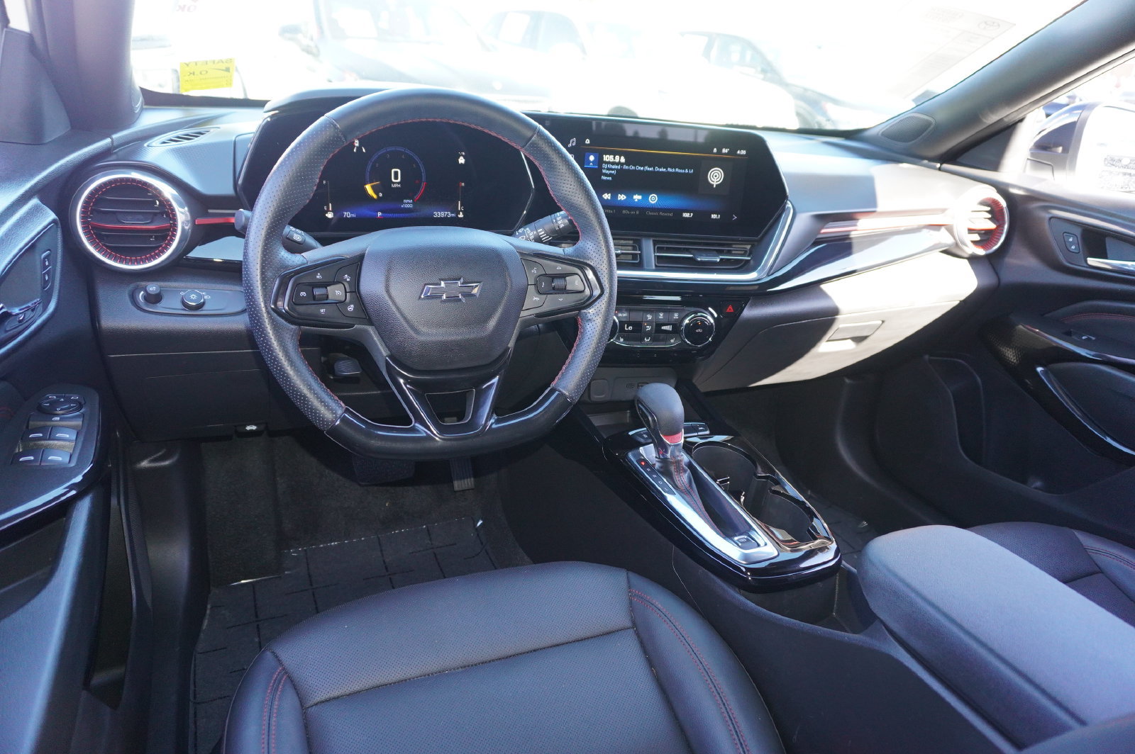 Used 2024 Chevrolet Trax RS w/ Sunroof Package FWD image 11