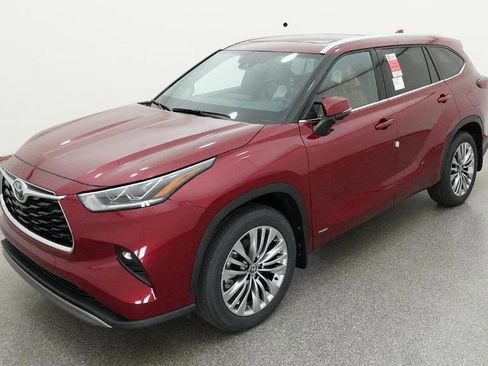 New 2026 Toyota Highlander Platinum image 1