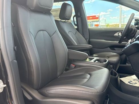 New 2026 Chrysler Voyager LX image 29