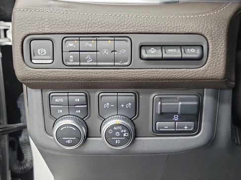 Used 2021 GMC Yukon Denali w/ Denali Ultimate Package image 25