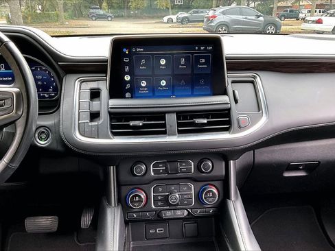 Used 2022 Chevrolet Tahoe Z71 w/ Luxury Package image 9