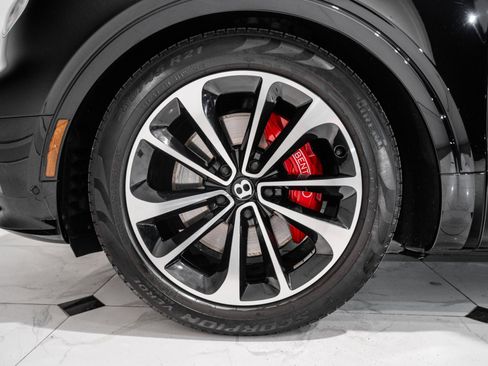 Used 2022 Bentley Bentayga AWD/4WD image 6