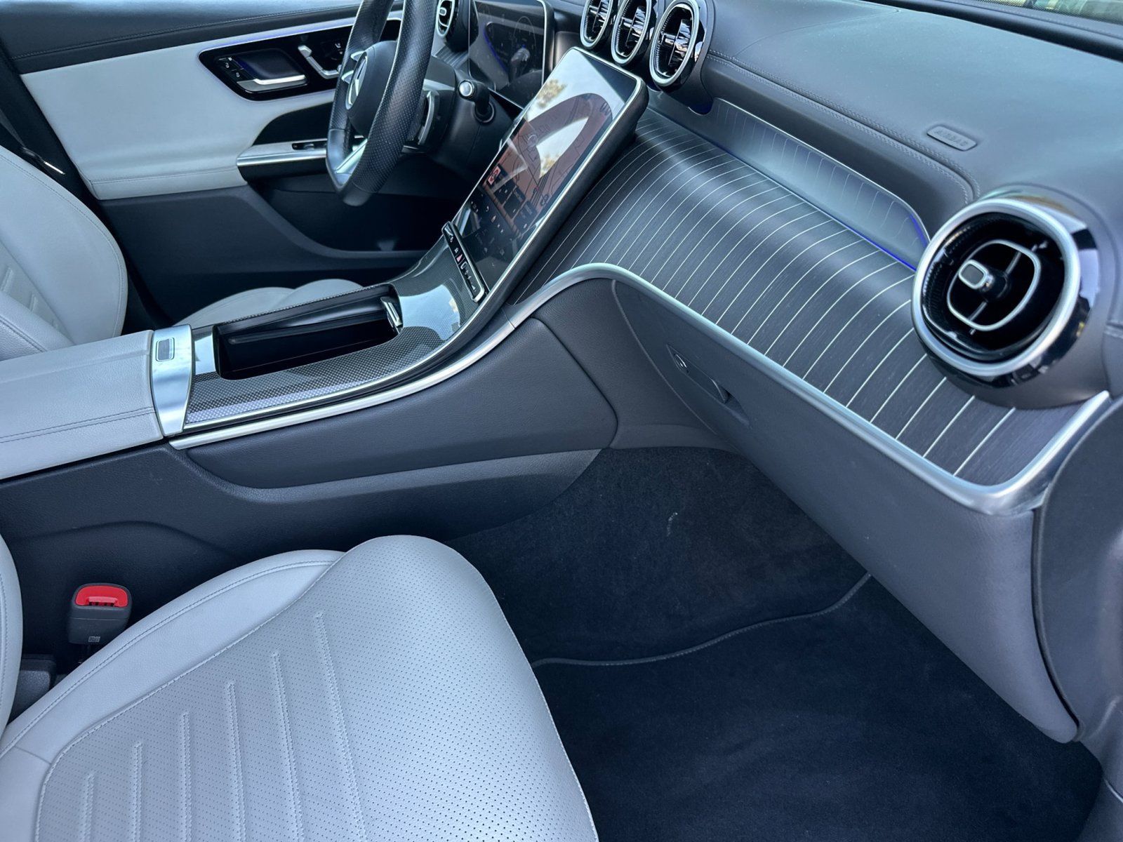 Used 2023 Mercedes-Benz GLC 300 image 17