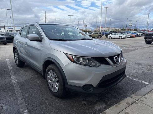 Used 2017 Nissan Rogue Sport S FWD image 3