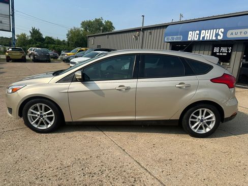 Used 2017 Ford Focus SE FWD image 4