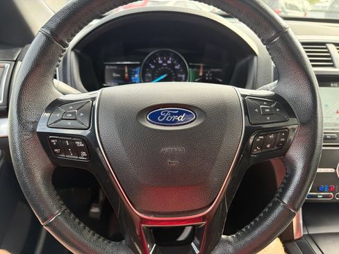 Used 2018 Ford Explorer Limited w/ Equipment Group 301A AWD/4WD image 23