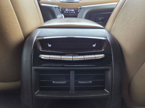 Used 2019 Cadillac XT5 Platinum image 32