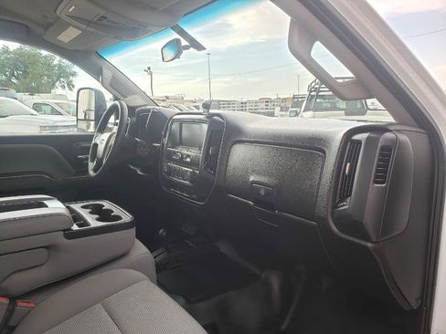 Used 2019 Chevrolet Silverado 2500 W/T w/ Snow Plow Prep Package AWD/4WD image 10