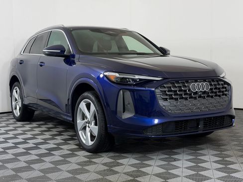 Certified 2025 Audi Q5 Premium AWD/4WD image 7