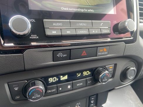 Used 2024 Nissan Frontier SL image 14