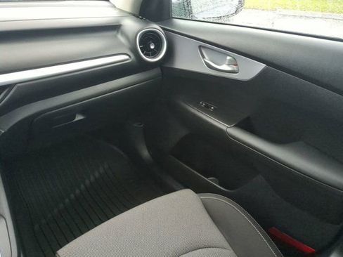 Used 2024 Kia Forte LXS w/ LXS Technology Package FWD image 15